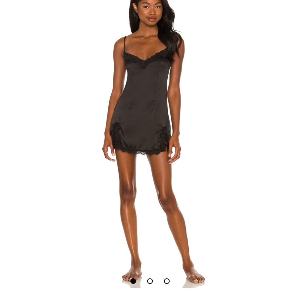 CASSANDRA SLIP IN BLACK